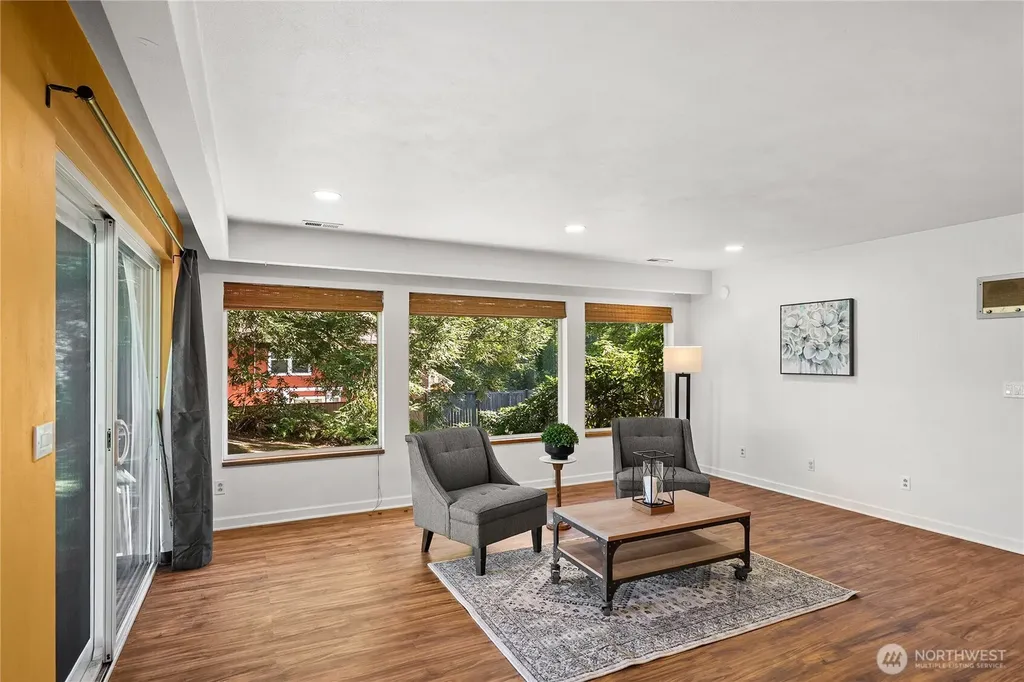 1168 NW Sunlit Lane Bremerton WA 98312