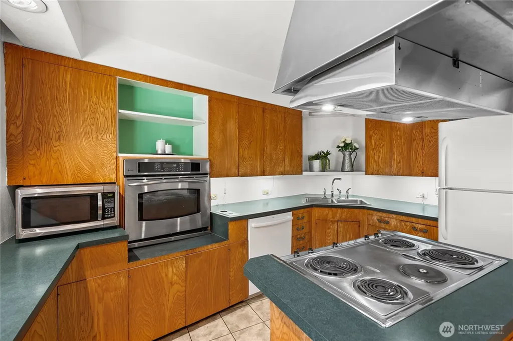 1168 NW Sunlit Lane Bremerton WA 98312