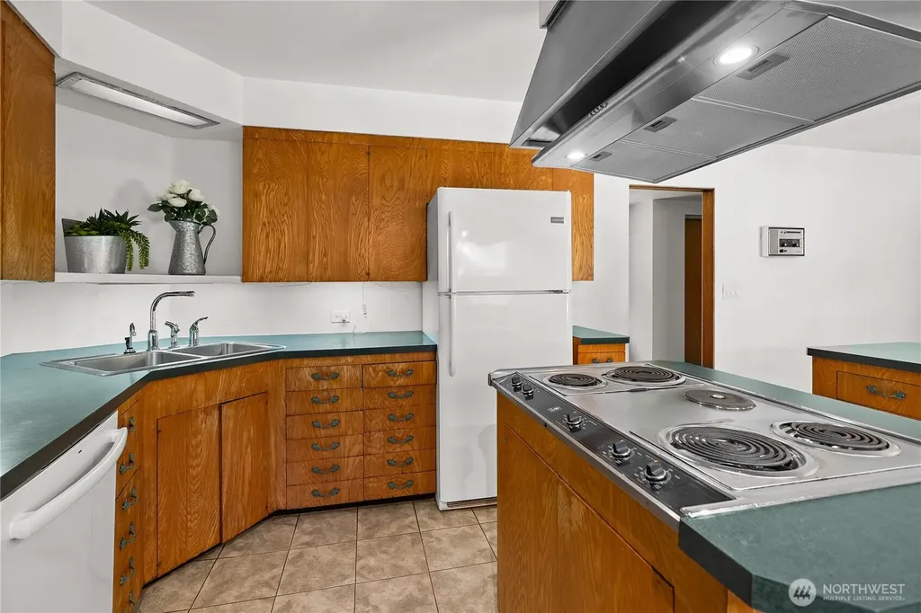 1168 NW Sunlit Lane Bremerton WA 98312