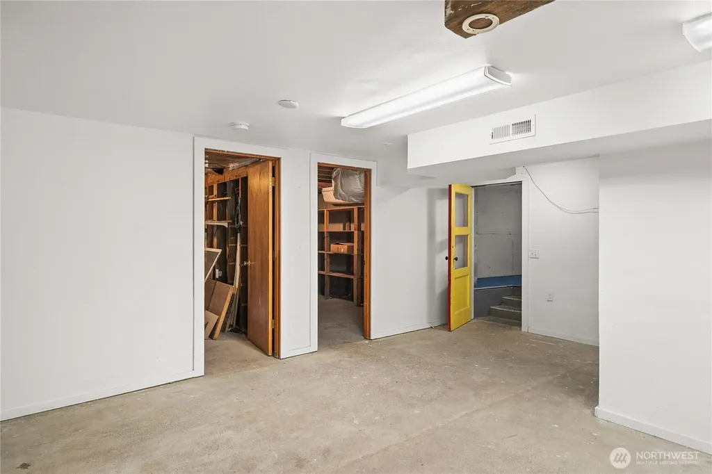 1168 NW Sunlit Lane Bremerton WA 98312