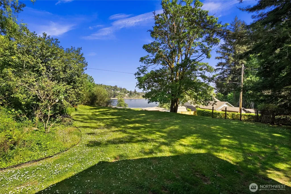 1168 NW Sunlit Lane Bremerton WA 98312