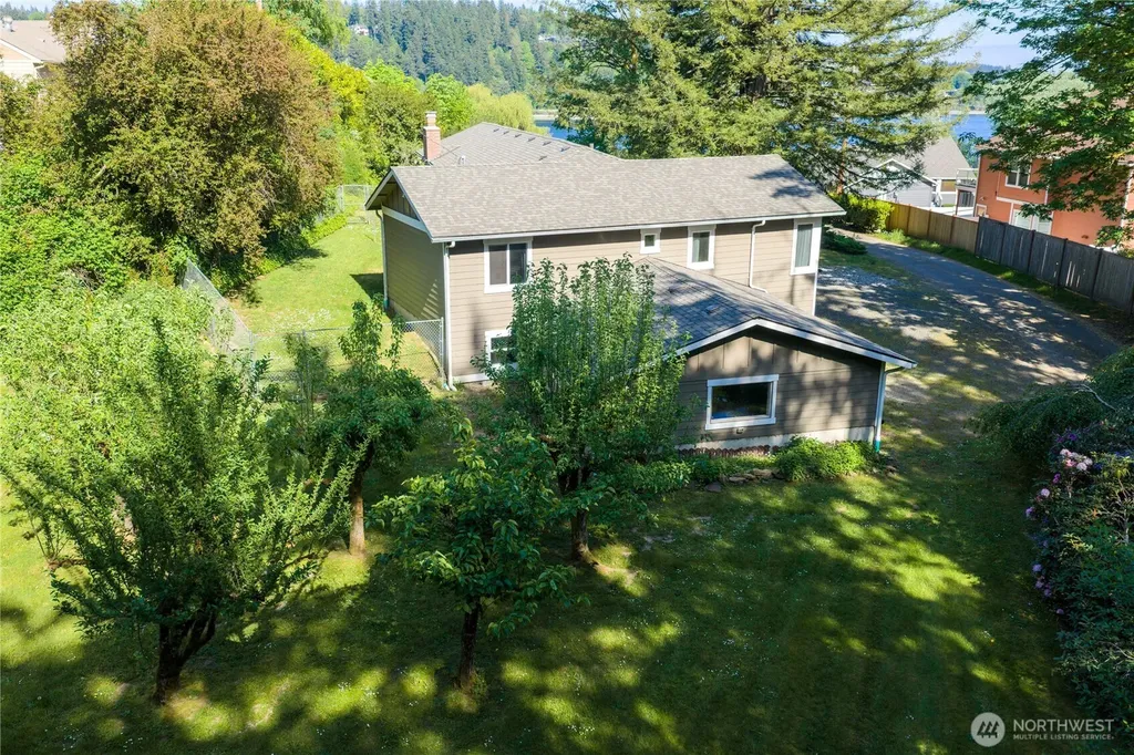 1168 NW Sunlit Lane Bremerton WA 98312