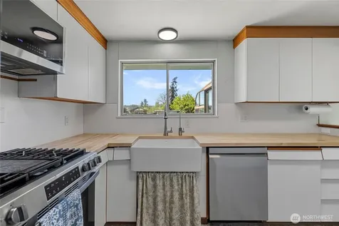 471 SE Glencoe Street Oak Harbor WA 98277