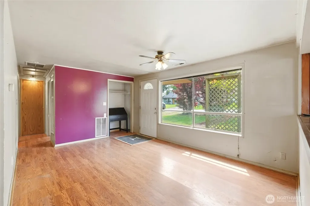 5705 238th Street SW Mountlake Terrace WA 98043