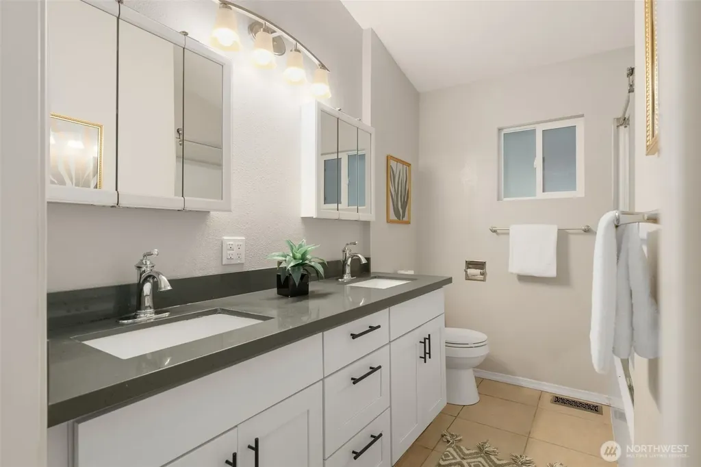14009 13th Avenue SW Burien WA 98166