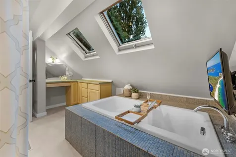 6505 NE Arrowhead Drive Kenmore WA 98028