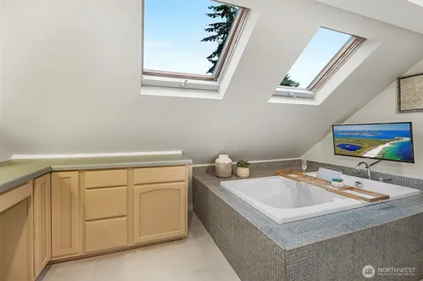 6505 NE Arrowhead Drive Kenmore WA 98028