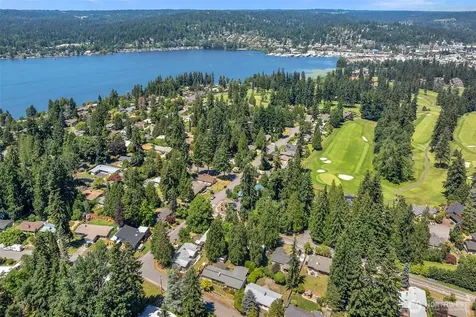 6505 NE Arrowhead Drive Kenmore WA 98028