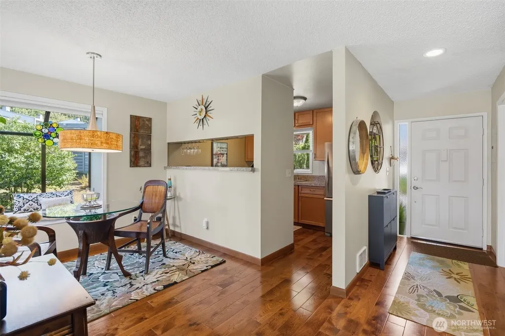 22711 Lakeview Drive Mountlake Terrace WA 98043