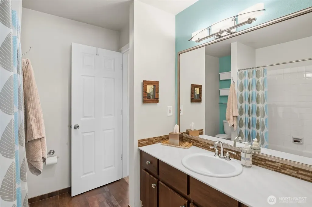 22711 Lakeview Drive Mountlake Terrace WA 98043