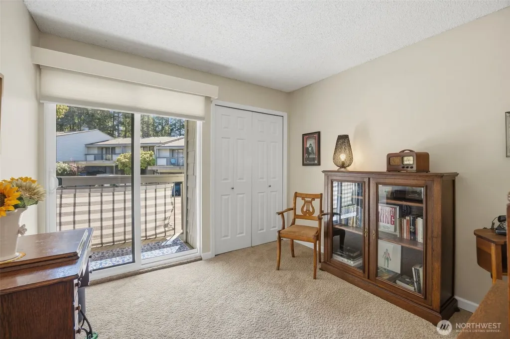22711 Lakeview Drive Mountlake Terrace WA 98043