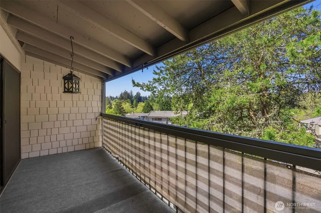 22711 Lakeview Drive Mountlake Terrace WA 98043