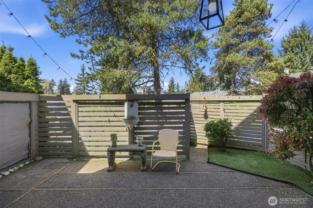 22711 Lakeview Drive Mountlake Terrace WA 98043