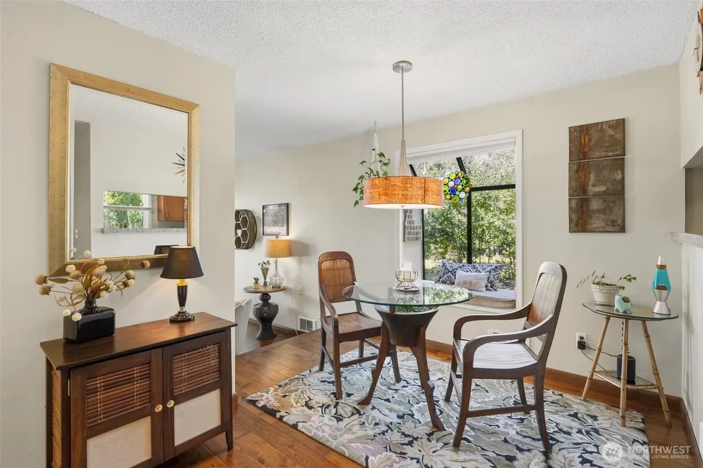 22711 Lakeview Drive Mountlake Terrace WA 98043