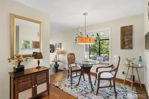 22711 Lakeview Drive Mountlake Terrace WA 98043