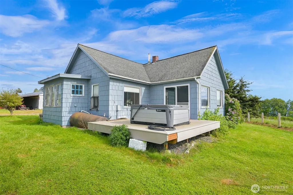 2233 W Shore Drive Lummi Island WA 98262