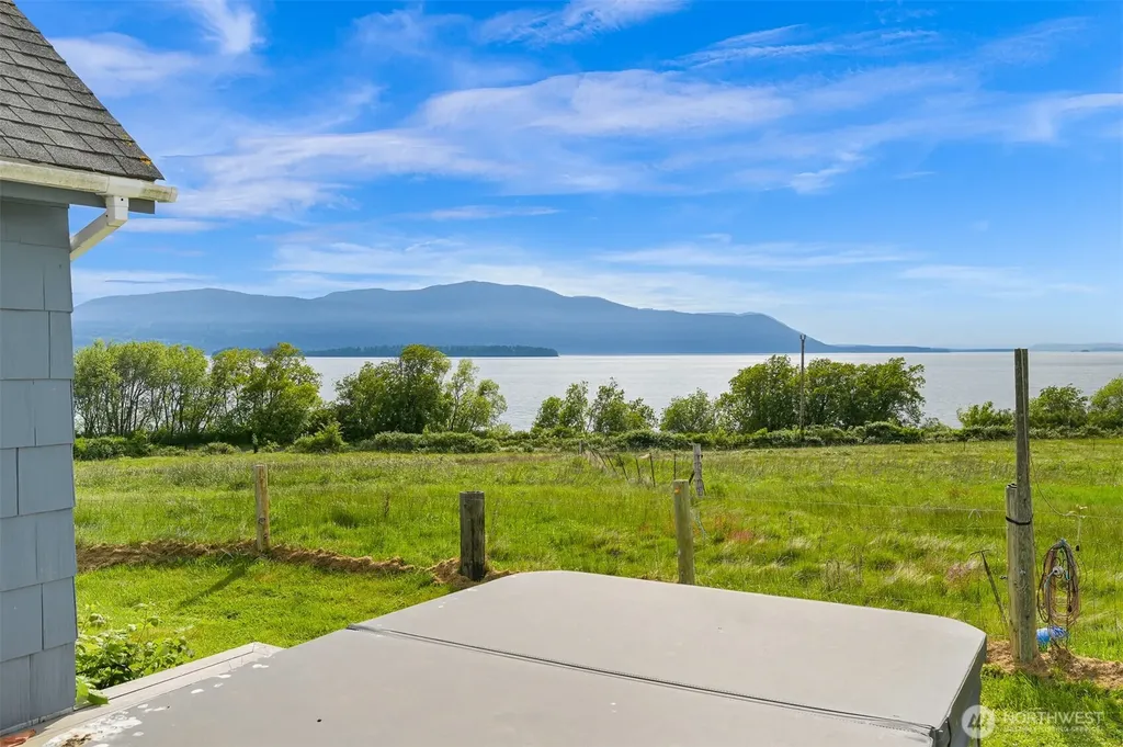 2233 W Shore Drive Lummi Island WA 98262