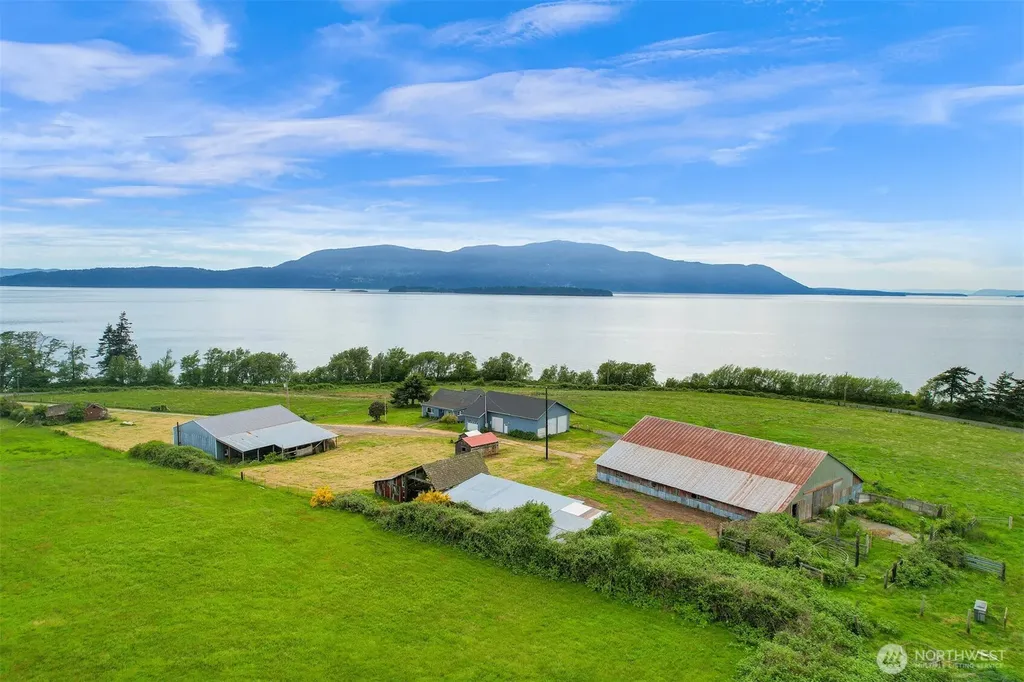 2233 W Shore Drive Lummi Island WA 98262