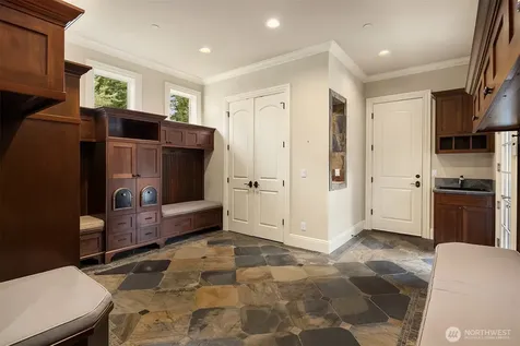 9 Diamond S Ranch Bellevue WA 98004