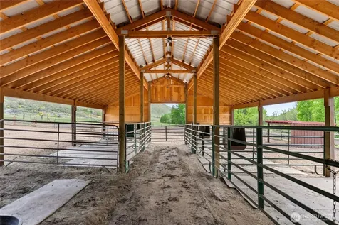 373 Rendezvous Road Winthrop WA 98862