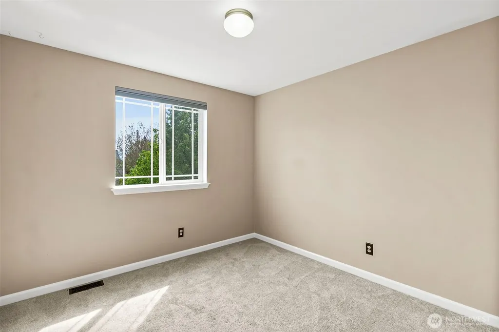 17216 139th Avenue E Puyallup WA 98374