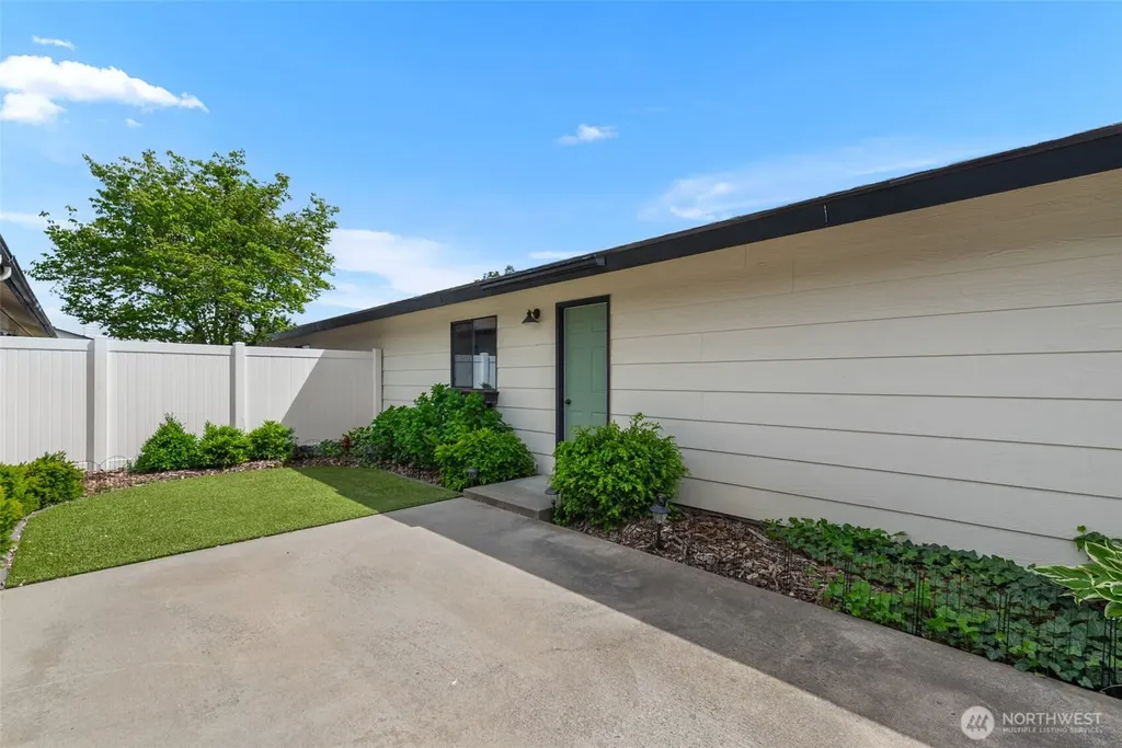 156 Quail Run Boulevard Wenatchee WA 98801