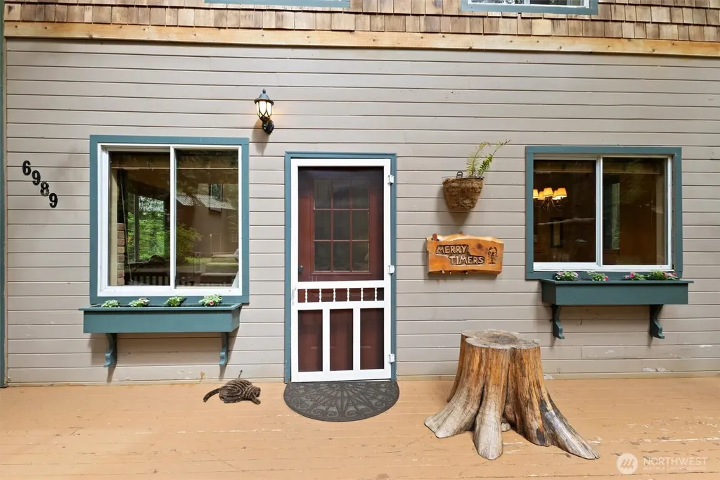 6989 Snoqualmie Place Glacier WA 98244