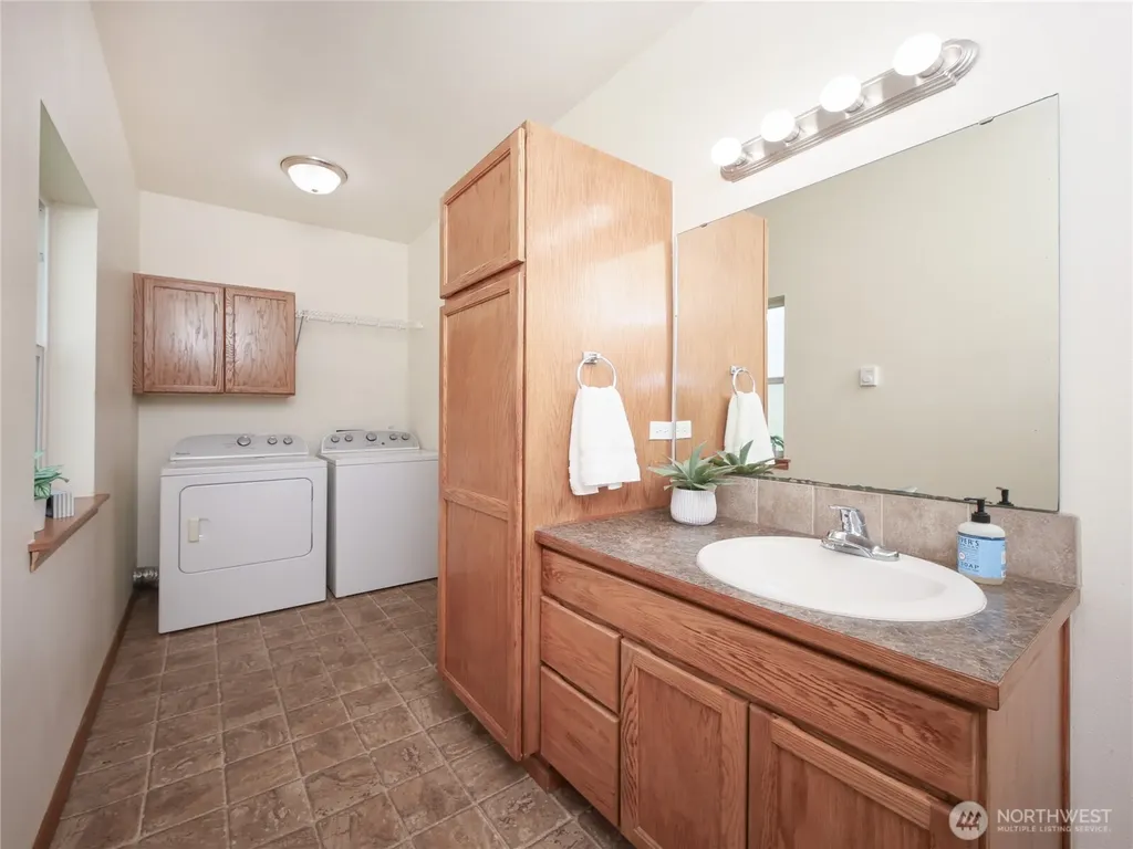 1924 1924 & 1912 238th Avenue NE Granite Falls WA 98252