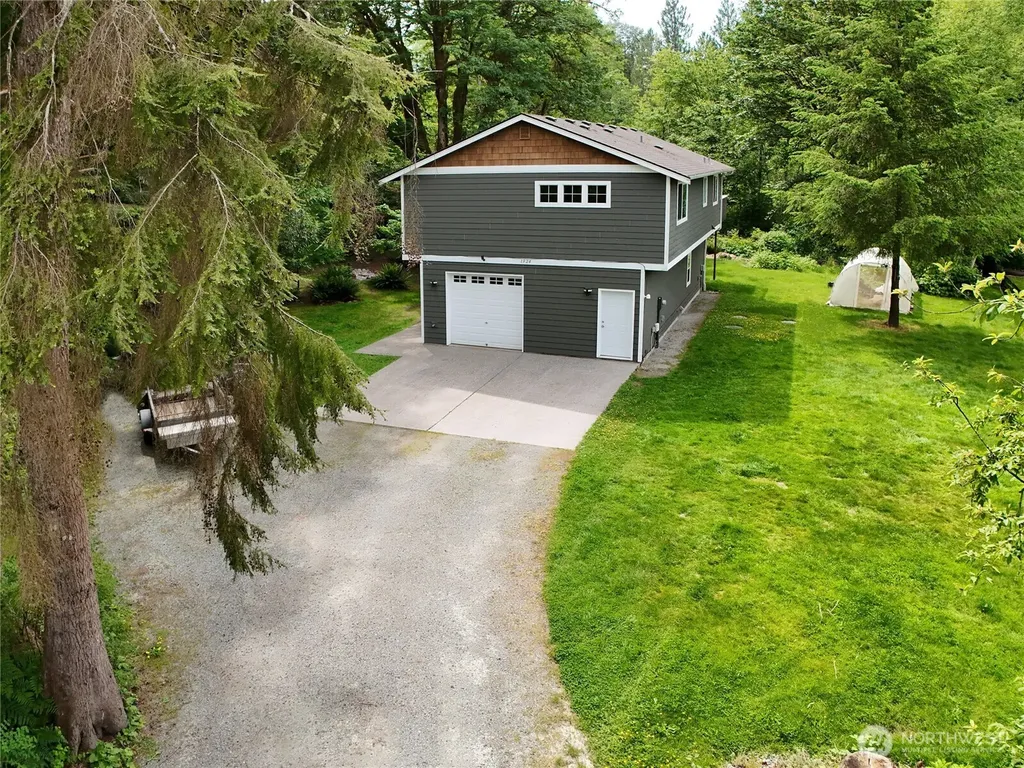 1924 1924 & 1912 238th Avenue NE Granite Falls WA 98252