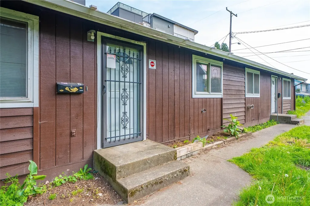 6919 Carleton Avenue S Seattle WA 98108