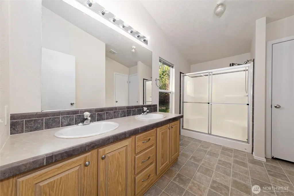 221 SE Fuchsia Avenue Shelton WA 98584