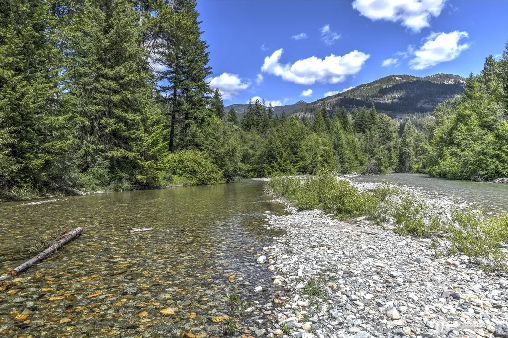 19 A And B Two Rivers Road Mazama WA 98833