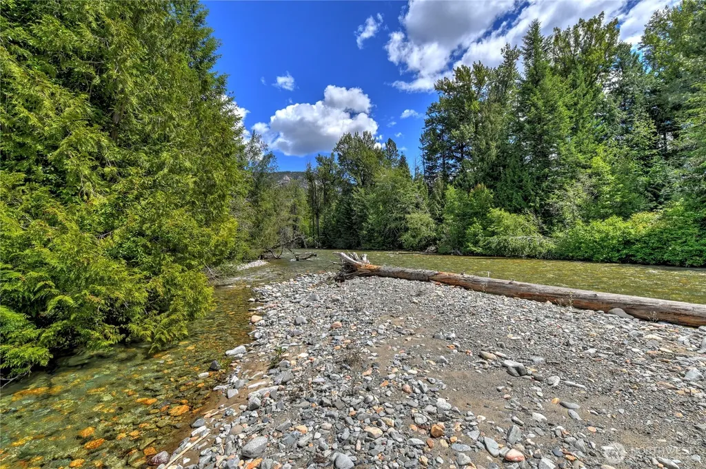 19 Two Rivers Road Mazama WA 98833