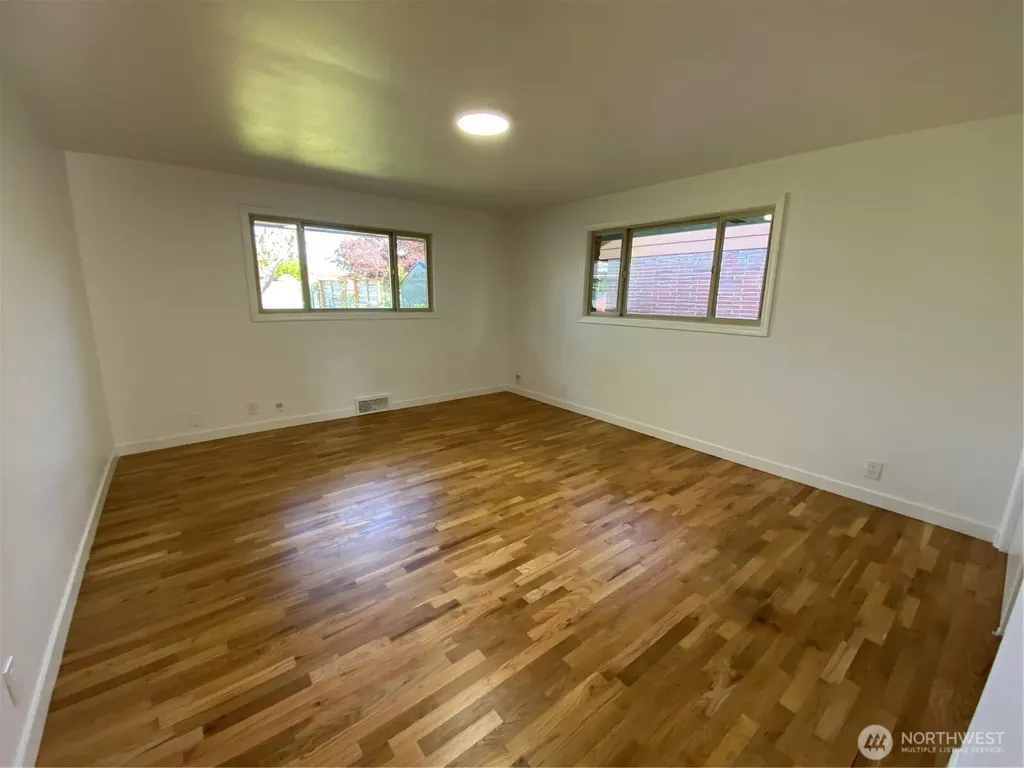 4916 24th Place S Seattle WA 98108