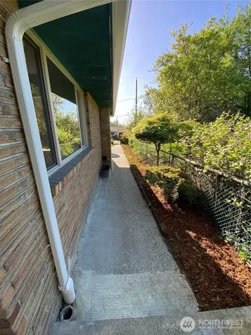 4916 24th Place S Seattle WA 98108