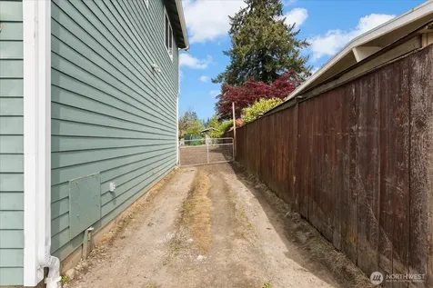 2111 201st Place SW Lynnwood WA 98036