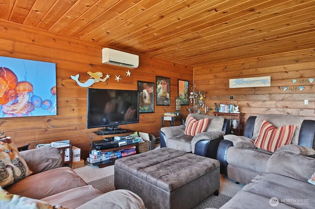 3837 Driftwood Drive Clinton WA 98236