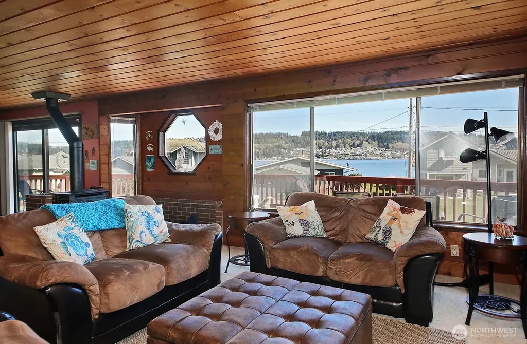 3837 Driftwood Drive Clinton WA 98236