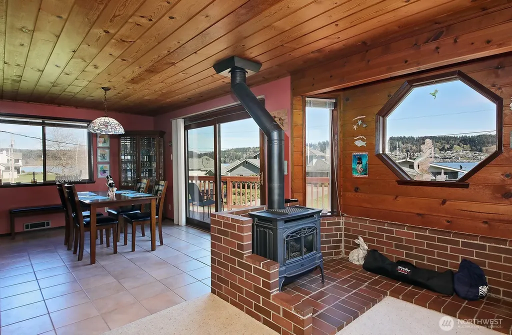 3837 Driftwood Drive Clinton WA 98236