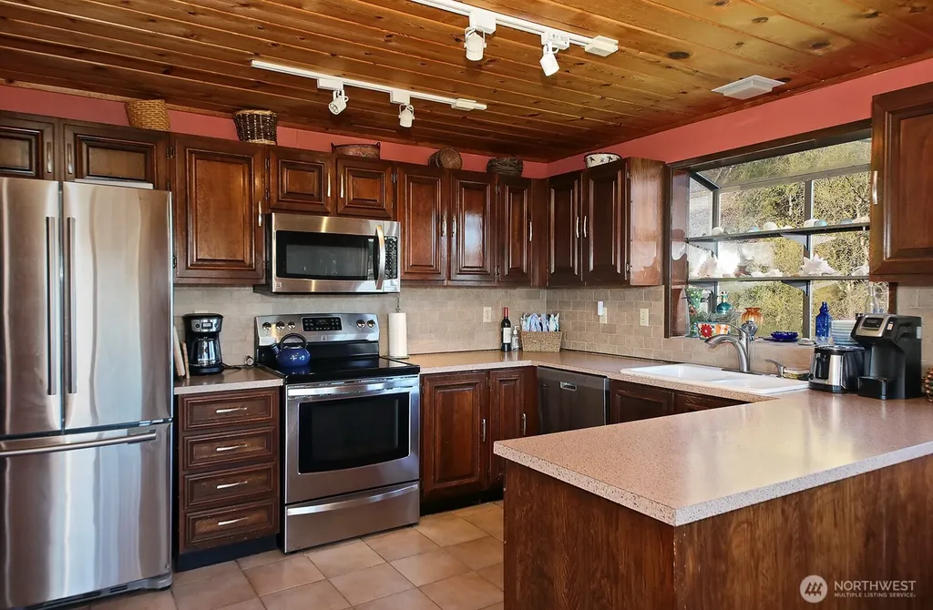 3837 Driftwood Drive Clinton WA 98236
