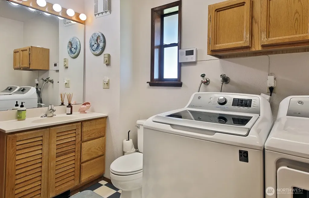 3837 Driftwood Drive Clinton WA 98236
