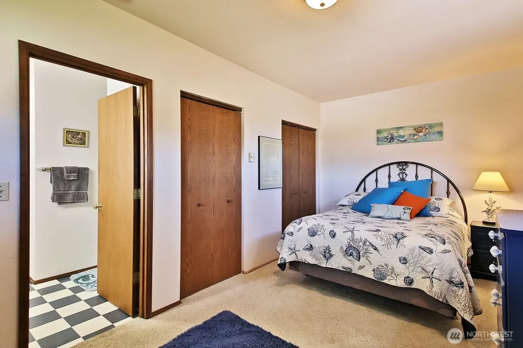 3837 Driftwood Drive Clinton WA 98236