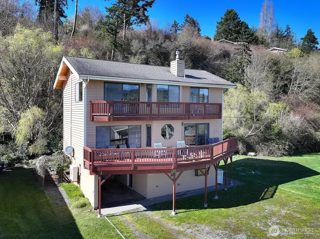 3837 Driftwood Drive Clinton WA 98236