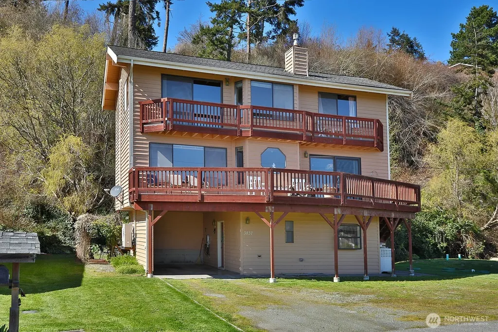 3837 Driftwood Drive Clinton WA 98236