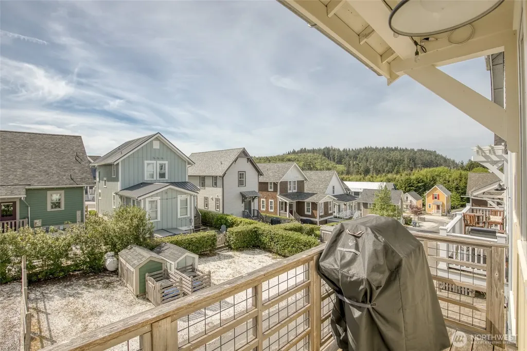 50 Flash Lane Pacific Beach WA 98571