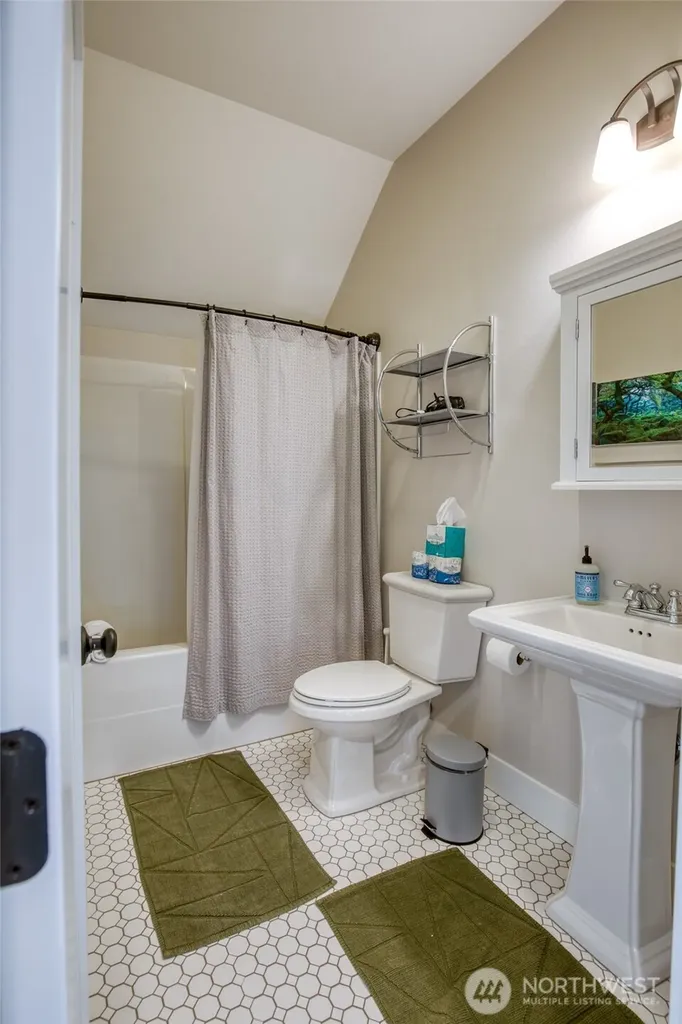 50 Flash Lane Pacific Beach WA 98571