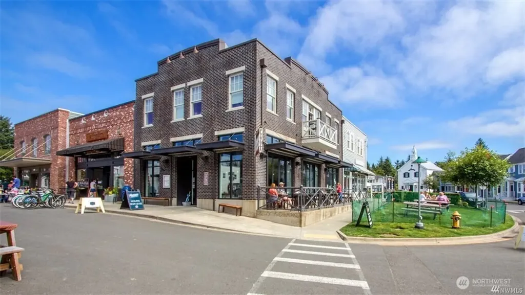 50 Flash Lane Pacific Beach WA 98571
