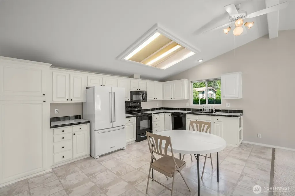 23606 Lake Dr W Bothell WA 98021