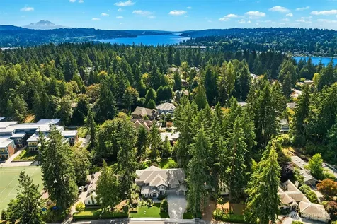 10461 SE 23rd Street Bellevue WA 98004