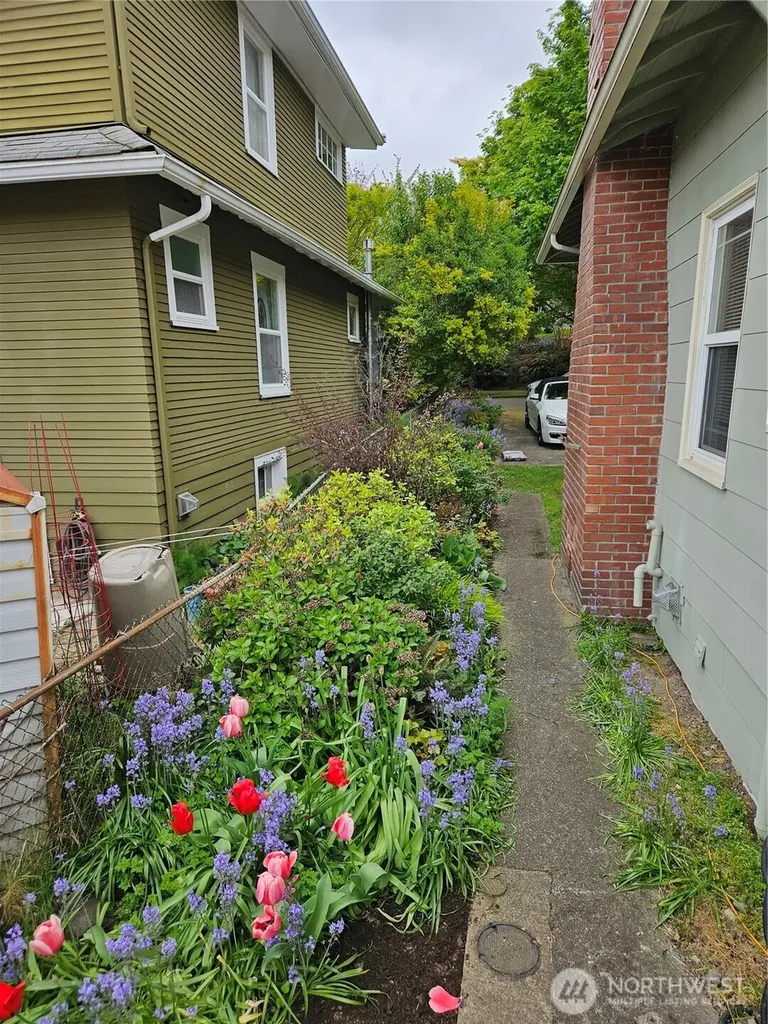 2615 47th Avenue SW Seattle WA 98116